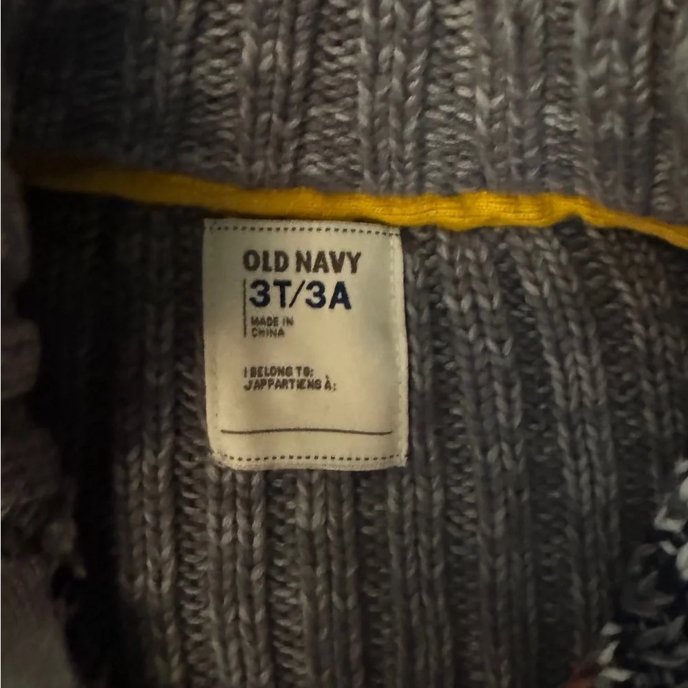 Old Navy. Size 3. Excellent Condition Gray Patterned Kids Sweater